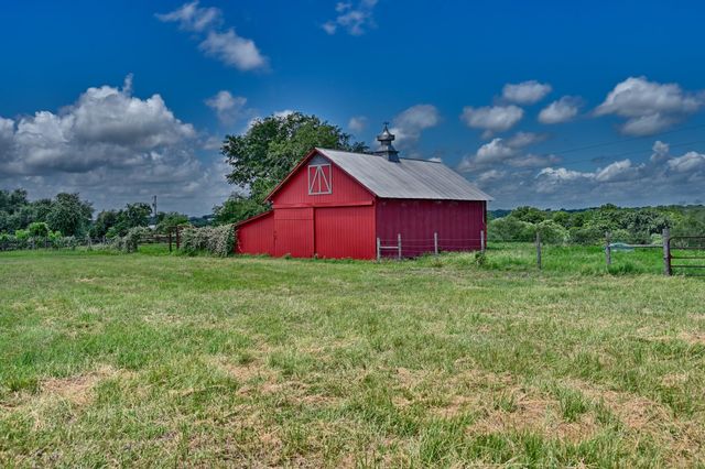5208 Mensik Road, Schulenburg, TX 78956