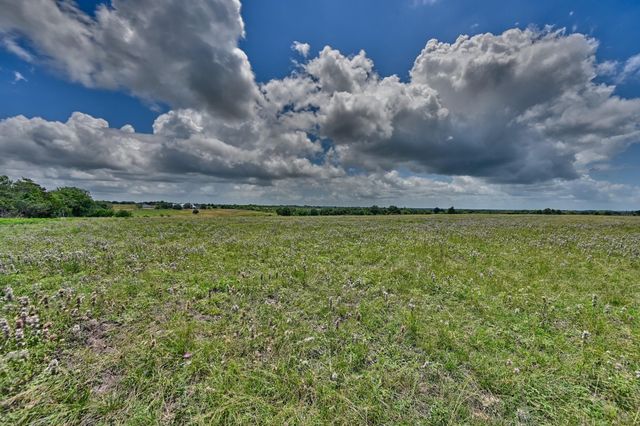 5208 Mensik Road, Schulenburg, TX 78956
