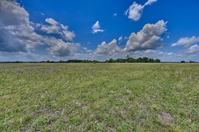 5208 Mensik Road, Schulenburg, TX 78956