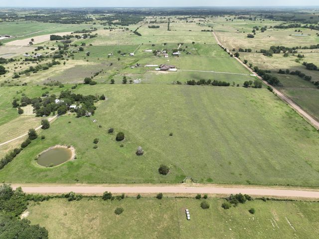 5208 Mensik Road, Schulenburg, TX 78956