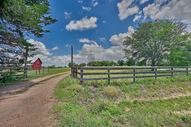 5208 Mensik Road, Schulenburg, TX 78956