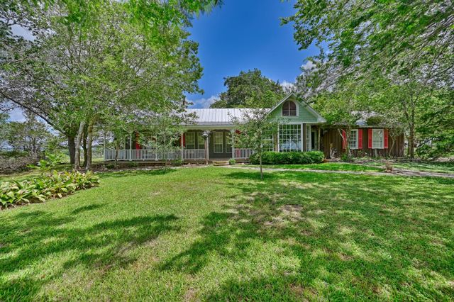5208 Mensik Road, Schulenburg, TX 78956