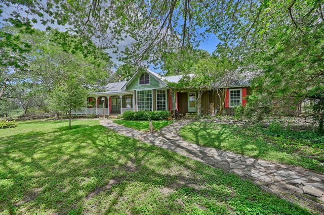5208 Mensik Road, Schulenburg, TX 78956