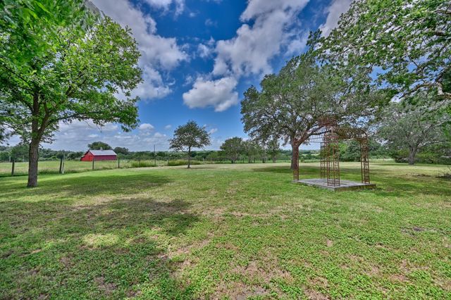 5208 Mensik Road, Schulenburg, TX 78956