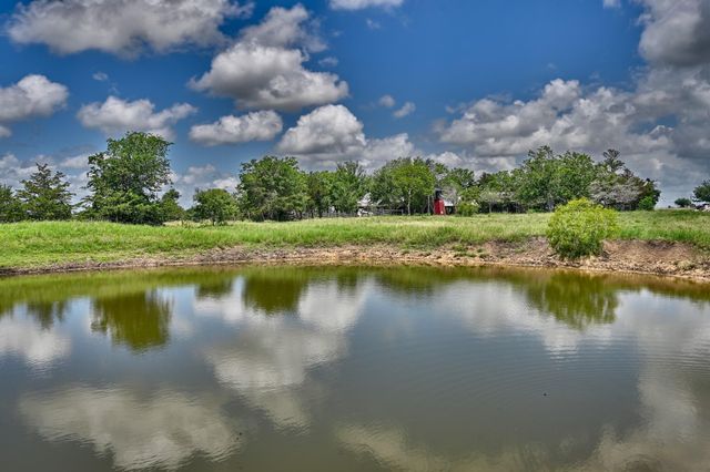 5208 Mensik Road, Schulenburg, TX 78956