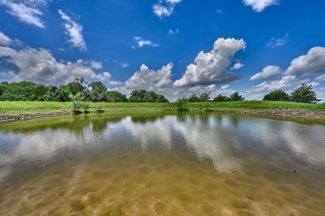 5208 Mensik Road, Schulenburg, TX 78956