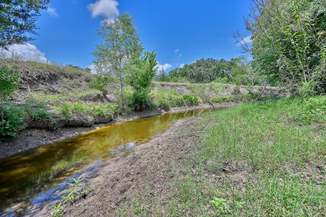 5208 Mensik Road, Schulenburg, TX 78956