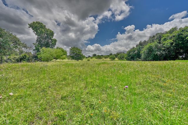 5208 Mensik Road, Schulenburg, TX 78956