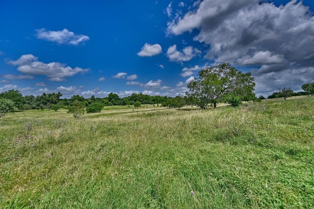5208 Mensik Road, Schulenburg, TX 78956