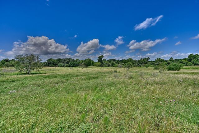 5208 Mensik Road, Schulenburg, TX 78956