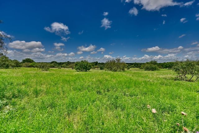 5208 Mensik Road, Schulenburg, TX 78956
