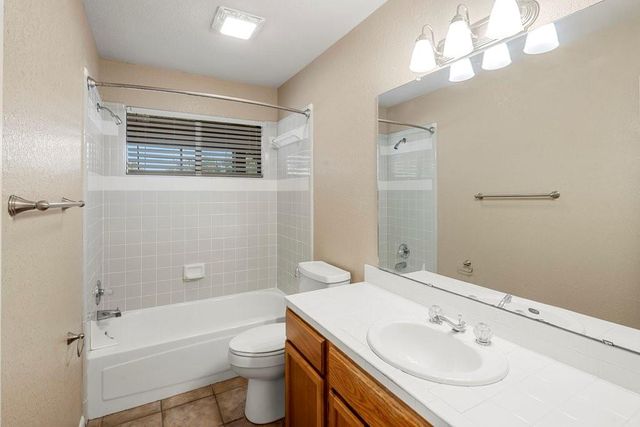 108 Courtside CIR, Spicewood, TX 78669