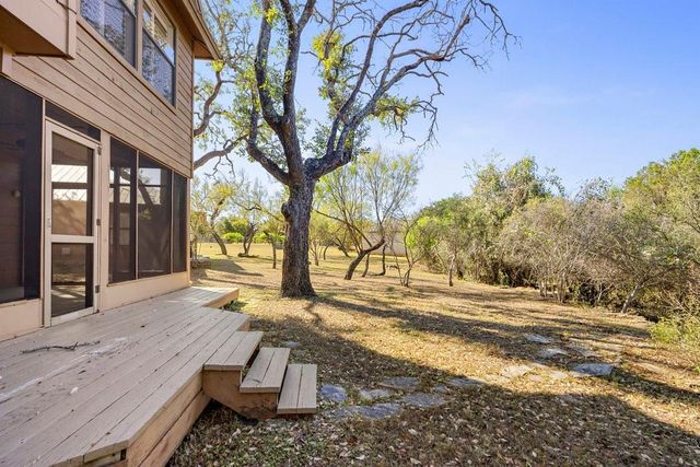 108 Courtside CIR, Spicewood, TX 78669
