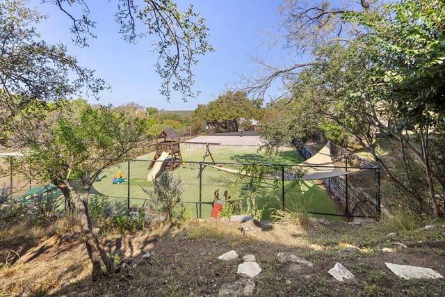108 Courtside CIR, Spicewood, TX 78669