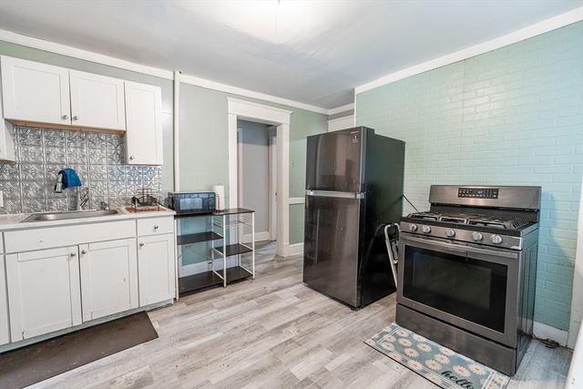 158-160 Oak Grove Ave, Springfield, MA 01109