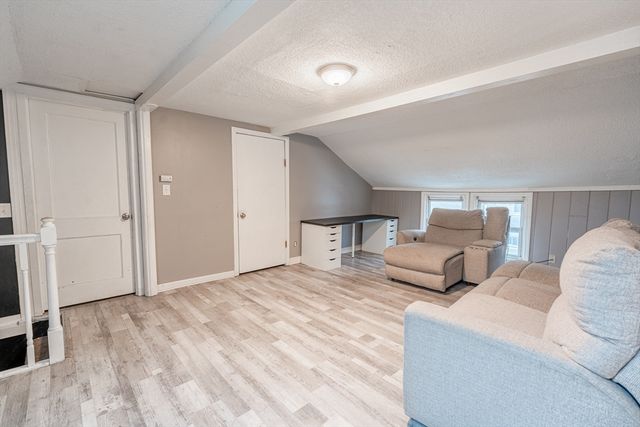 158-160 Oak Grove Ave, Springfield, MA 01109