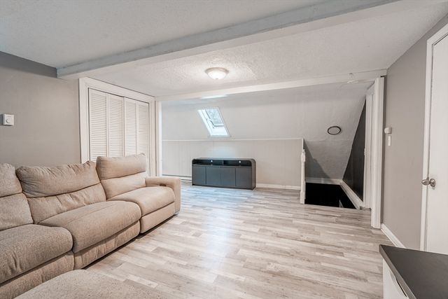 158-160 Oak Grove Ave, Springfield, MA 01109