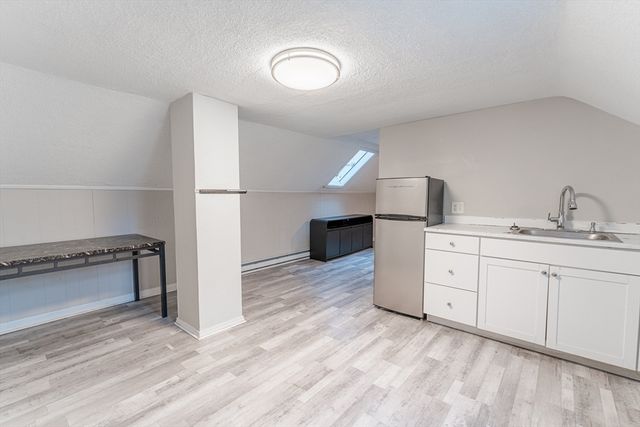 158-160 Oak Grove Ave, Springfield, MA 01109