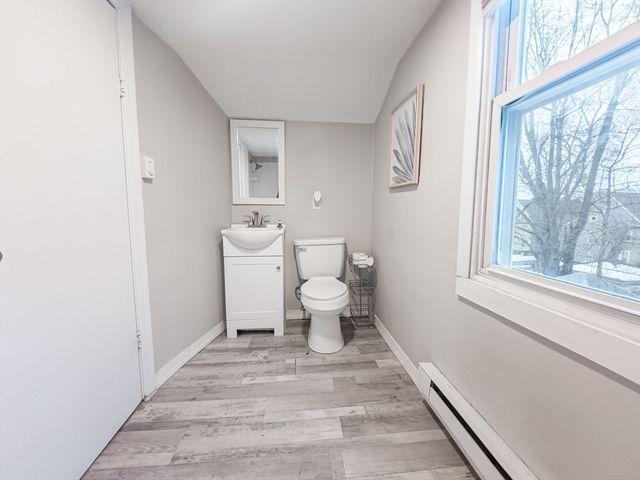 158-160 Oak Grove Ave, Springfield, MA 01109