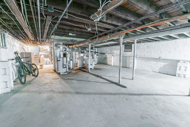 158-160 Oak Grove Ave, Springfield, MA 01109