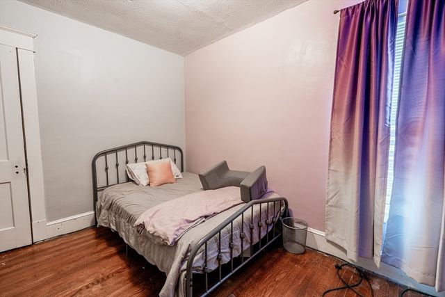 158-160 Oak Grove Ave, Springfield, MA 01109