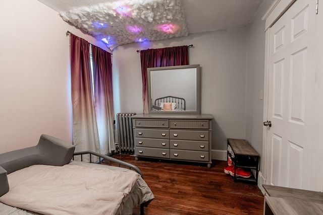 158-160 Oak Grove Ave, Springfield, MA 01109
