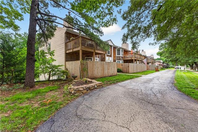 8333 Lowell Avenue 2, Overland Park, KS 66212