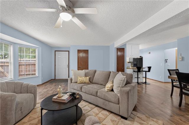 8333 Lowell Avenue 2, Overland Park, KS 66212