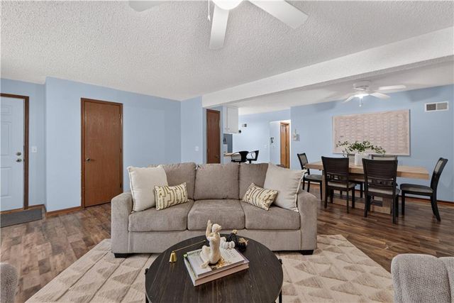8333 Lowell Avenue 2, Overland Park, KS 66212