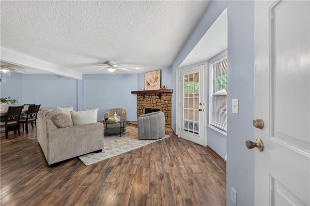 8333 Lowell Avenue 2, Overland Park, KS 66212