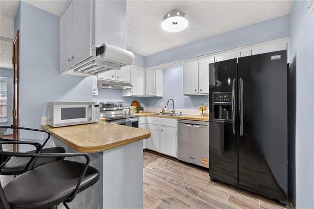 8333 Lowell Avenue 2, Overland Park, KS 66212