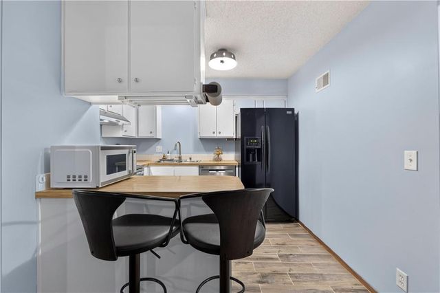 8333 Lowell Avenue 2, Overland Park, KS 66212