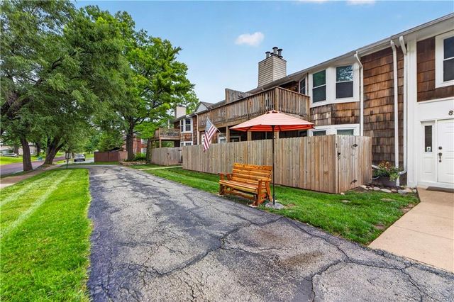 8333 Lowell Avenue 2, Overland Park, KS 66212