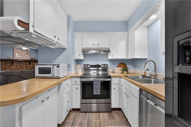 8333 Lowell Avenue 2, Overland Park, KS 66212