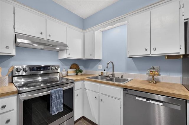 8333 Lowell Avenue 2, Overland Park, KS 66212