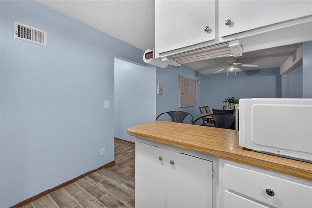 8333 Lowell Avenue 2, Overland Park, KS 66212