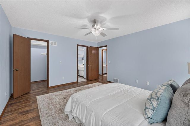 8333 Lowell Avenue 2, Overland Park, KS 66212