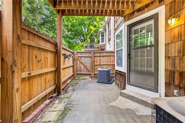 8333 Lowell Avenue 2, Overland Park, KS 66212