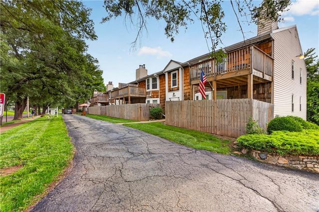 8333 Lowell Avenue 2, Overland Park, KS 66212