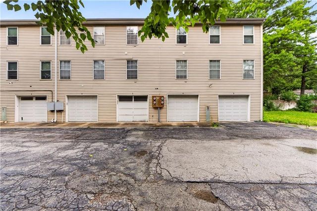 8333 Lowell Avenue 2, Overland Park, KS 66212