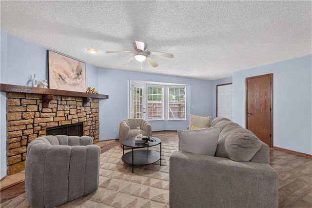 8333 Lowell Avenue 2, Overland Park, KS 66212