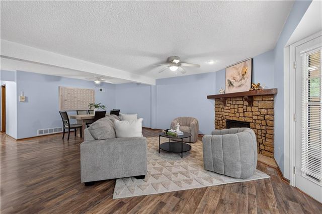 8333 Lowell Avenue 2, Overland Park, KS 66212