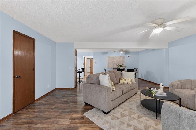 8333 Lowell Avenue 2, Overland Park, KS 66212