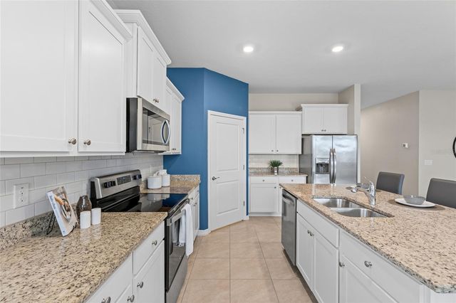 8136 WHEAT STONE DRIVE, Zephyrhills, FL 33540