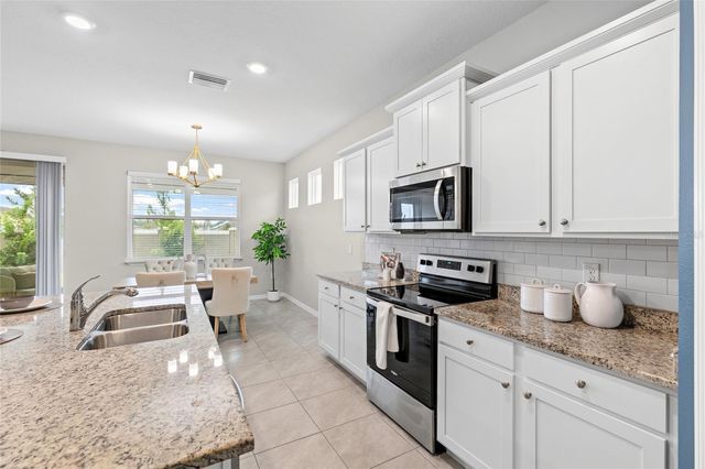 8136 WHEAT STONE DRIVE, Zephyrhills, FL 33540