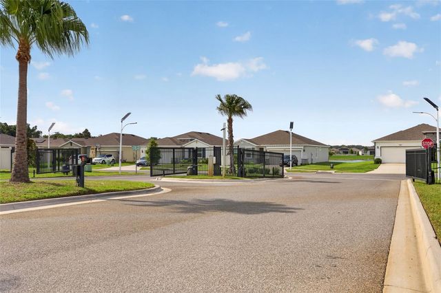 8136 WHEAT STONE DRIVE, Zephyrhills, FL 33540