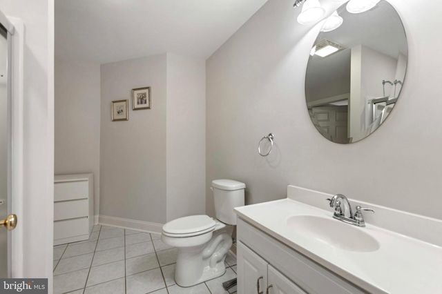 11 WOODS EDGE ROAD, West Chester, PA 19382