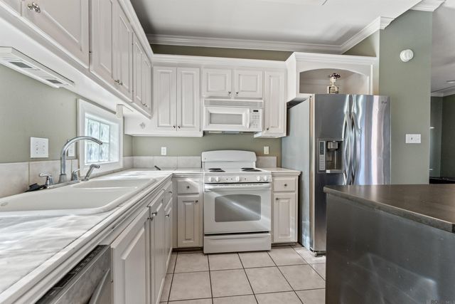 5526 Ducros Dr, Baton Rouge, LA 70820