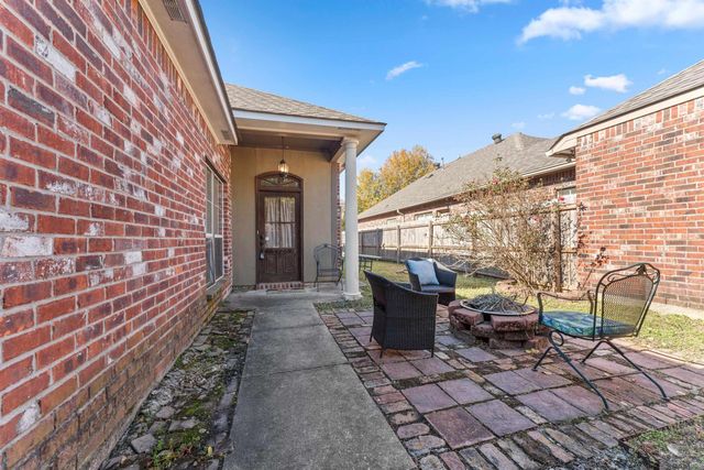 5526 Ducros Dr, Baton Rouge, LA 70820