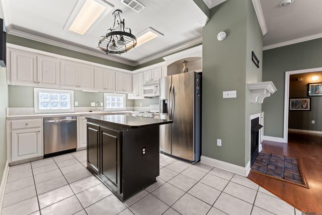 5526 Ducros Dr, Baton Rouge, LA 70820